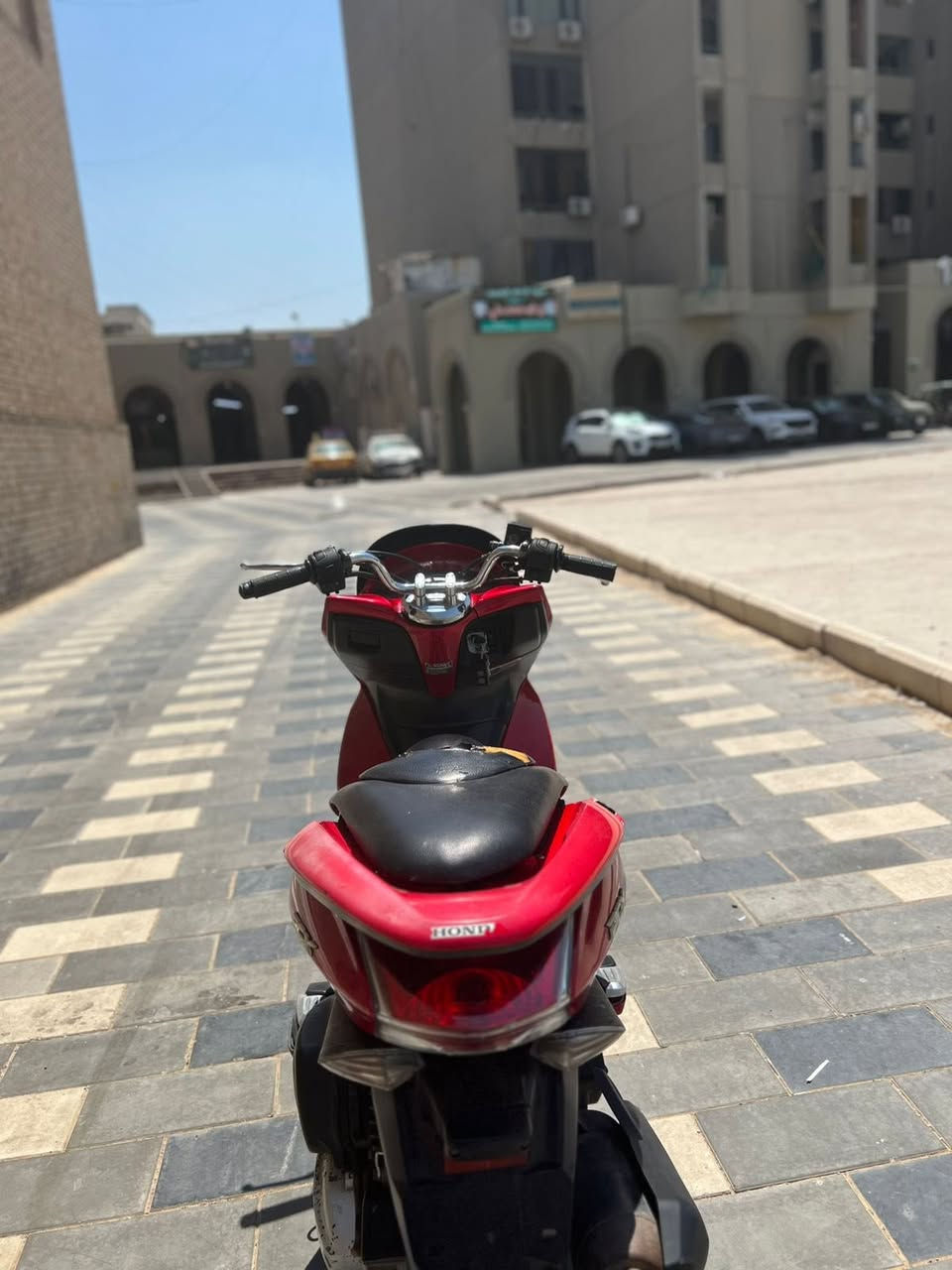 السلام عليكم للبيع دراجه pcxجيل الاول  دراجة  ماخذها رمبه الدراجه وأعلى ايدي حجم مكينه 125ياباني الاصلي دراجه جديده مال جناي وعلئ ايدي لون احمر
ياباني الاصلي دراجه كامله أستان كهربائي حساس ازدحام سويجات دراجه جديده الدراجه  احلا من الصور مال جناي المكان بغداد دراجة مكفوله اي نقص مابيه السعر مليون300 
وبيها مجال بسيط  
اي استفسار ***********
