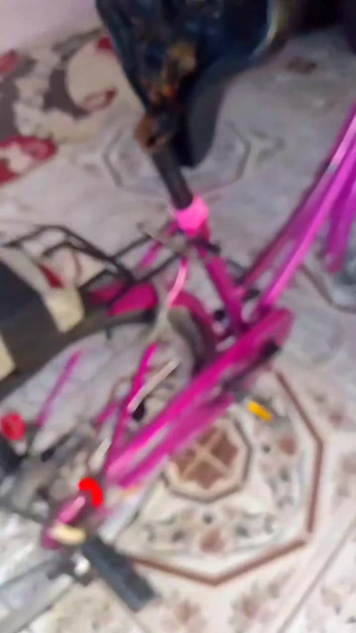 سلام عليكم شباب باسكل للبيع بايسكل نضيف نضافته80/100
مديل2022
شركه سانتوس
حجم26
 سعر 125
وبي مجال حك جيه مستعجل عله بيعته كلش
 مكان كربلاء حي العسكري 
 فيس متواجد ورقم للتصال ***********
