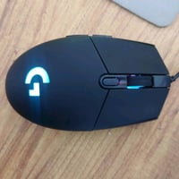 أنا أعرض ماوس Logitech G102 للبيع. الماوس مصمم خصيصاً لهواة الألعاب وي...