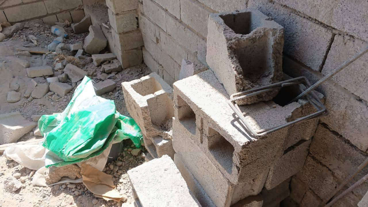 سلام عليكم اشتغل تنضيف بيوت ارضيه - سراميك +  شبابيك + بوب +دفن اساس وتنزيل اساس + وتصفيط بلوك +تحويل بلوك. + تفليش + تنضيف حدايق اي استفسار واسعار جدا مناسبه ***********
