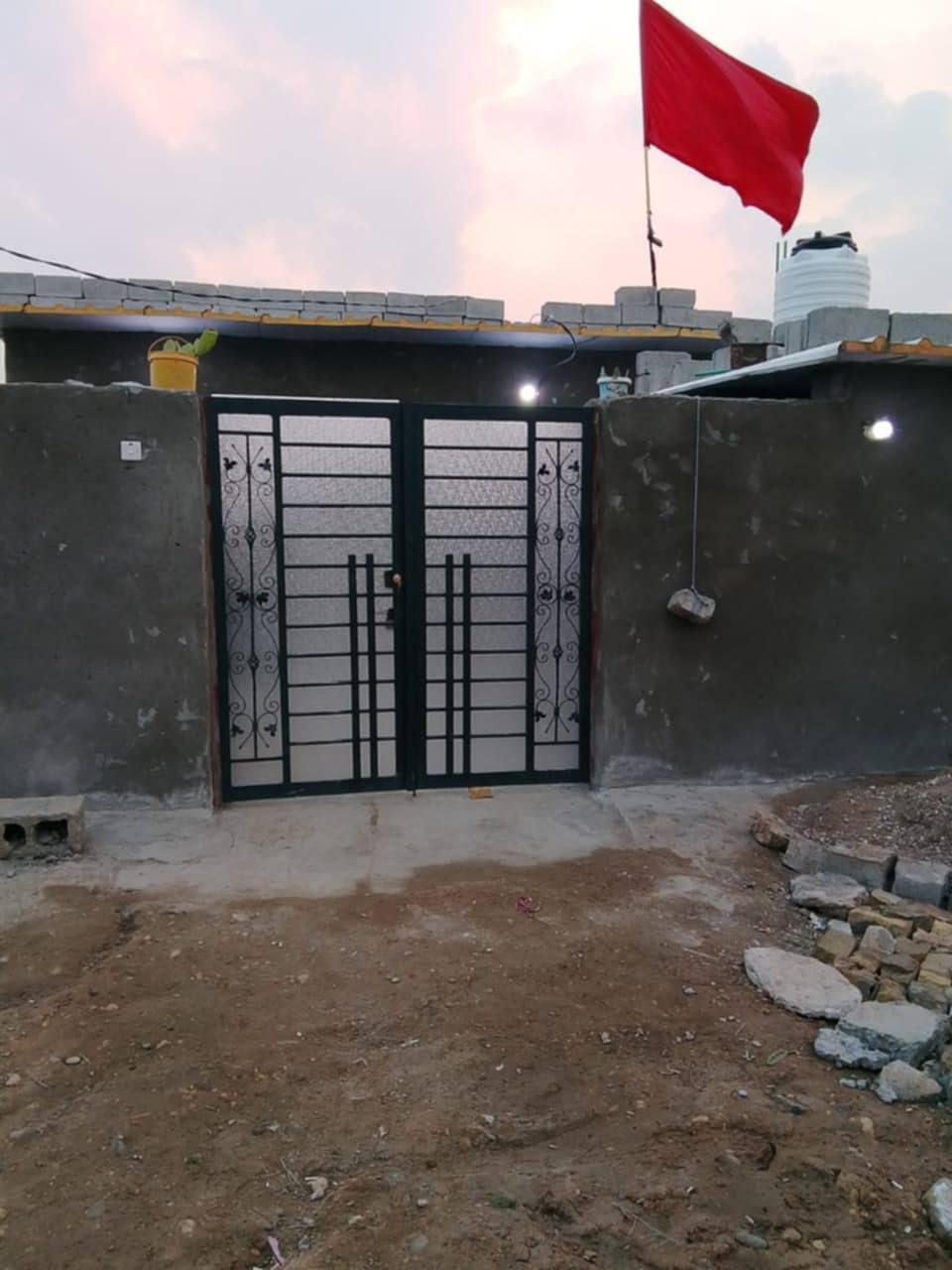 سلام عليكم بيت للبيع مساحه 180 حي المتنبي قرب المشروع غرفتين وصاله ومطبخ استقبال الاتصال على صاحب الرقم ***********
