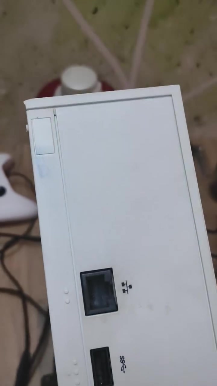 للبيع  Xbox Series S
 لا طاب تصليح و لا الستيكرات متحركة من مكانهن
سعة التخزين: 512GB
سنة الإصدار: 2021
الحالة: مستعمل بحالة ممتازة وخالٍ من المشاكل
المرفقات:
العلبة الأصلية
يد تحكم
سلك HDMI
سلك طاقة
سلك Type-A إلى Type-C لاستخدام يد التحكم مباشرة دون الحاجة إلى بطاريات
طول السلك 3 امتار

إضافة مجانية:
حساب Game Pass Ultimate لمدة شهر
بيه اكثر من 400 لعبة بس حمل و العب مباشرة و بي online 

الموقع: ذي قار / الجبايش
التسليم: استلام يد بيد فقط، لا تتوفر خدمة توصيل
للتواصل عبر واتساب فقط: 7737748110
يرجى عدم الاتصال، والتواصل يكون عن طريق الرسائل فقط بالواتساب

السعر 350 الف


**إذا كنت صاحب هذا الإعلان وتريد حذفه لأي سبب، رجاءا أرسل رسالة إلى الدعم الفني**