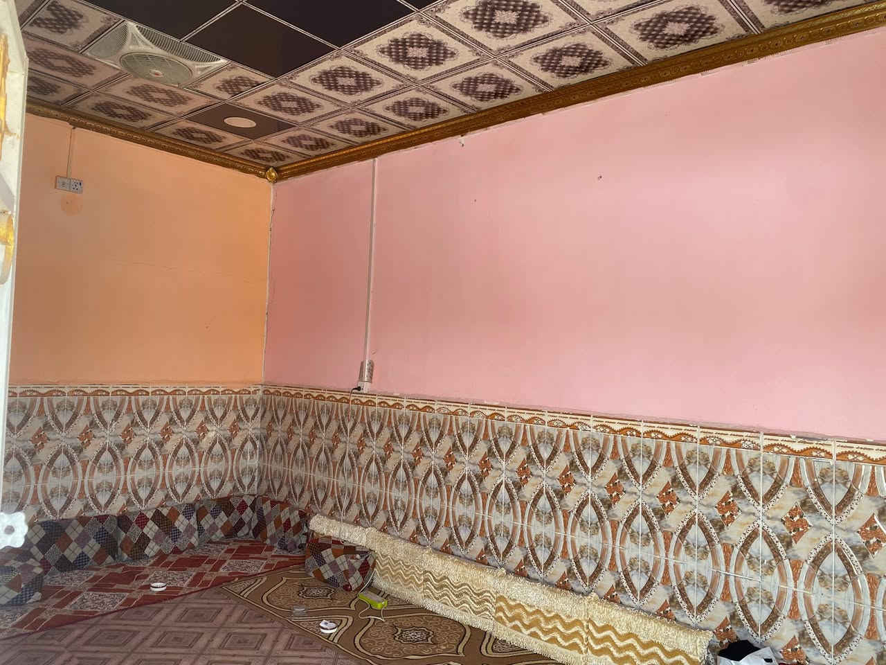 دار زراعي للبيع الزبير مساحه ٢٠٠بناء غرفه وديوان وبطبخ وصاله ماء اساله كهرباء خير من الله سعره ٣٠بي مجال للشراي متواجد واتساب ***********
