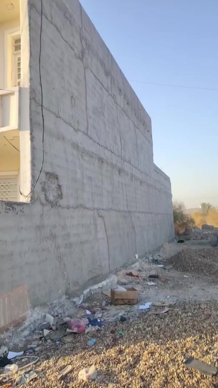 سلام عليكم دار للبيع في هورجب شارع لاذاعة خلف الروائي شارع معمل الثلج مساحة 100متر. غرفتين نوم وصالة وستقبال وخدمات داخلية وخارجي طابو زراعي سند 25قرار قاضي سعرة
58وبي مجال قليل جدا ستفسار خاص او تصال ***********واتساب
