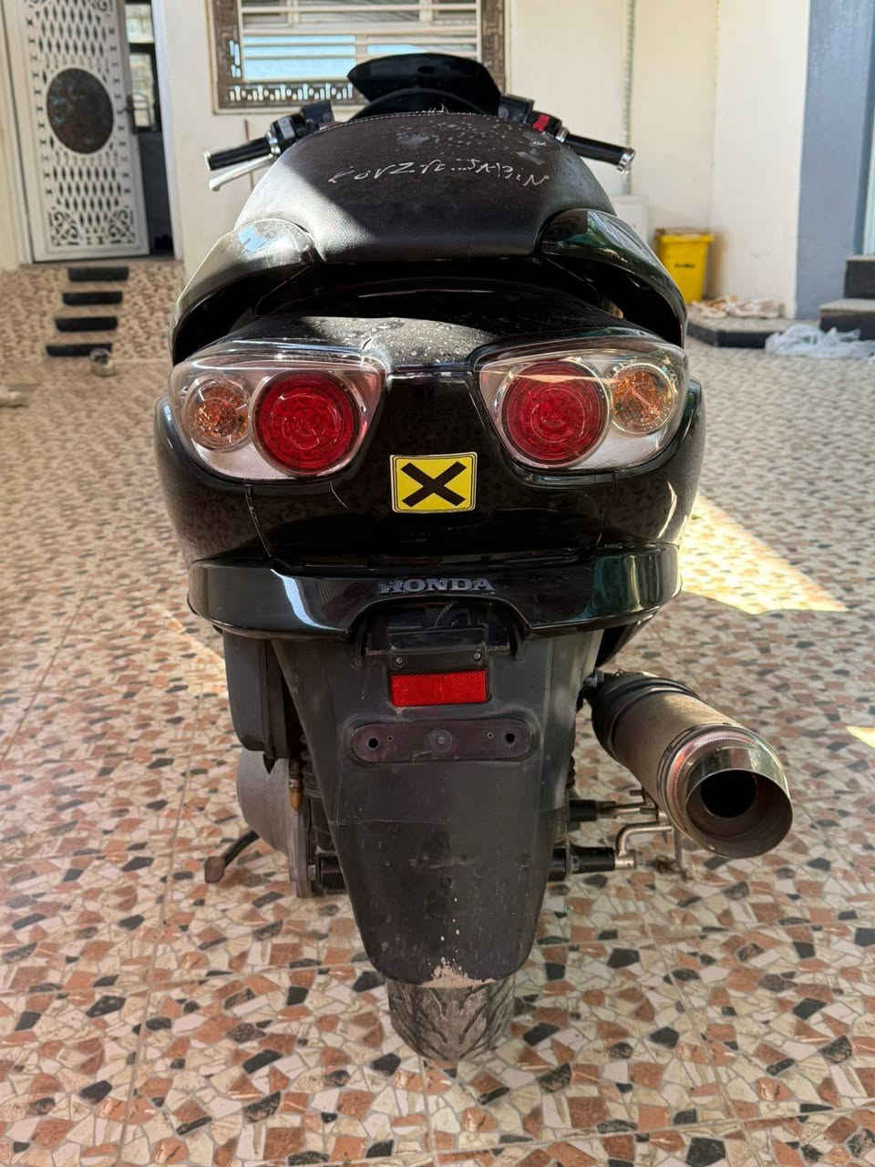 دراجه فورزا 09 كرستاله دراجه مكفوله مكينه كير برغي مامفتوح الجنطه مامفتوحه دراجه نظيفه وحلوه اديرله دهن لتر ١٨ الضرر فقط جاملغ امامي وجامه للي يدور كفرات والي يدور مكينه الدراجه فول نضافه 100% مكان الديوانيه تقيه للتواصل ***********
