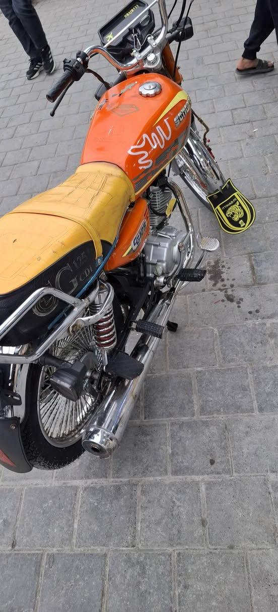 السلام عليكم 
للبيع 
2024 أوراق
السعر 600
بغداد فلكت حي النصر
***********
