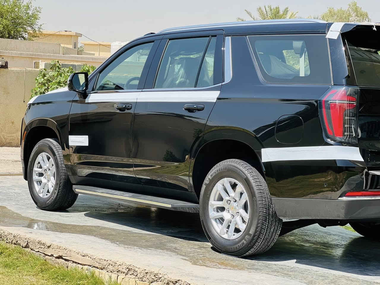تاهو موديل 2025 خليجي ضمان وكالة المنصور سيارة كفالة عامة من جميع النواحي  كير مكينة شرط فحص بعدها بضمان الشركة وكلها مجاني كافة الامور

رقم#بغدادباسمي تحويل ثاني يوم 

ماشية 8 ألف حقيقي 

المواصفات 

5كامرات

كامرة دوارة 

لون اسود 

حجم المحرك V8 5.3L

مرتبط بناقل حركة أوتو 10 نمر

رادار + تحديد مسار + مانع تصادم + نقطه عمياء مفتاح التشغيل بصمة

4 باب بصمة

تشغيل عن بعد 

 

حساسات أمامية 

حساسات خلفية 

لايت زينون + LED

بك لايت LED 

دخول بصمة ذكي 

حساسات ضغط الاطارات 

اشارة في المرايا الجانبية 

تعليق لمس

هاند بريك كهرباء 

دشبول شاشة ديجيتال متصل

شاشة جبيرة حجم 17 + Apple Car play 

مثبت السرعة Cruise 

المودات والاوامر الصوتية 

مخرج منفذ الطاقة 

3 قطع تبريد

حركة المقاعد الأمامية كهرباء

ثلاجة 

تبريد لمس مناخين منفصلين 

3 قطع تبريد 

أوضاع القيادة Drive Mode 

نظام مانع الانزلاق 

نظام نزول المنحدرات 

نظام تحديد المساحه 

***********
***********
