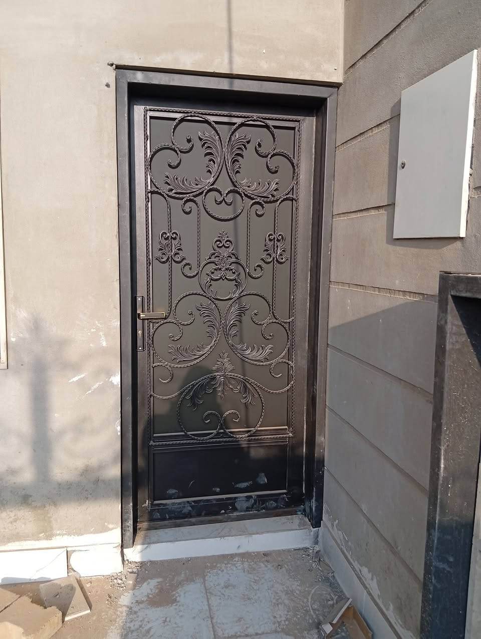 السلام عليكم تحيه طيبه لكل اهلنا بكركوك وكل شخص يحب التميز والاناقه عمل كافه أعمال الحداده وحسب الديكور وذؤق الزبون  للتواصل الاتصال على الرقم التالي ***********
