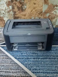 طابعة كانون 2900 ليزرية نظيفة حيل بدون اي مشكلة فقط الباب طايح ابيض وا...