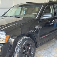 جیب لاریدۆ ۲٠٠۷ ڕەنگی ڕەش سەقفی لەسەرساخی بۆیاخە خوار هەردوو دەرگای سە...