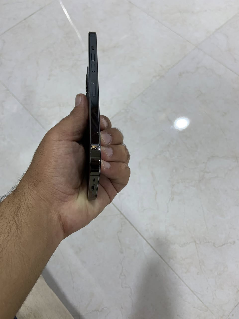 للبيع ايفون 12 برو ذاكرته 256 كيكه جهاز لوك شخط مابي كاميراته فول شاشه بلادي 3 خيارات فيس ايدي شغال شرط حاسبه جهاز كل بلادي فقط بطاريه 100 مبدل وكاله اصلي نمودج M أمريكي سعر 325 وبي مجال خاص او اتصل ***********
