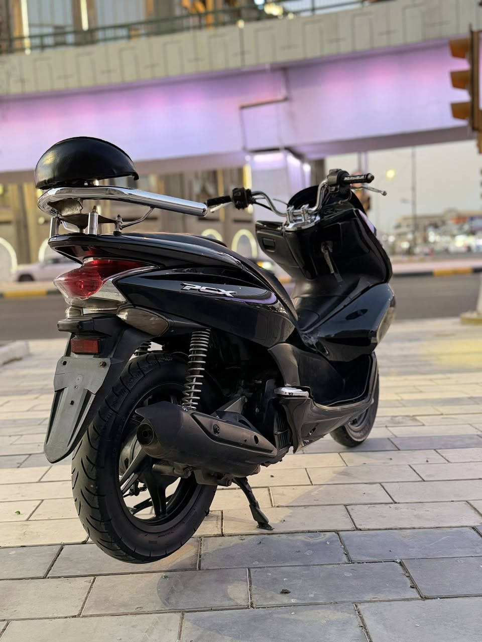 السلام عليكم للبيع دراجه pcxجيل الاول  دراجة  ماخذها رمبه الدراجه وأعلى ايدي حجم مكينه 150ياباني الاصلي دراجه جديده مال جناي وعلئ ايدي لون اسود
ياباني الاصلي دراجه كامله أستان كهربائي حساس ازدحام سويجات دراجه جديده الدراجه  احلا من الصور مال جناي المكان بغداد دراجة مكفوله اي نقص مابيه السعر 1250
وبيها مجال بسيط  
اي استفسار ***********
