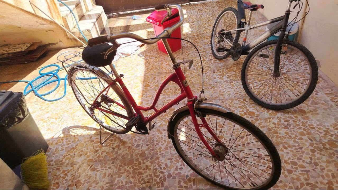 بايسكلين 
واحد ١٥ 
والاخر ٢٦ 

البايسكل الاحمر  بريك ورا  عاطل 
سعر الواحد ٣٠ 
ثنينهم ب ٥٠ الف 
التواصل خاص
مكاني حي البلديات


**إذا كنت صاحب هذا الإعلان وتريد حذفه لأي سبب، رجاءا أرسل رسالة إلى الدعم الفني**