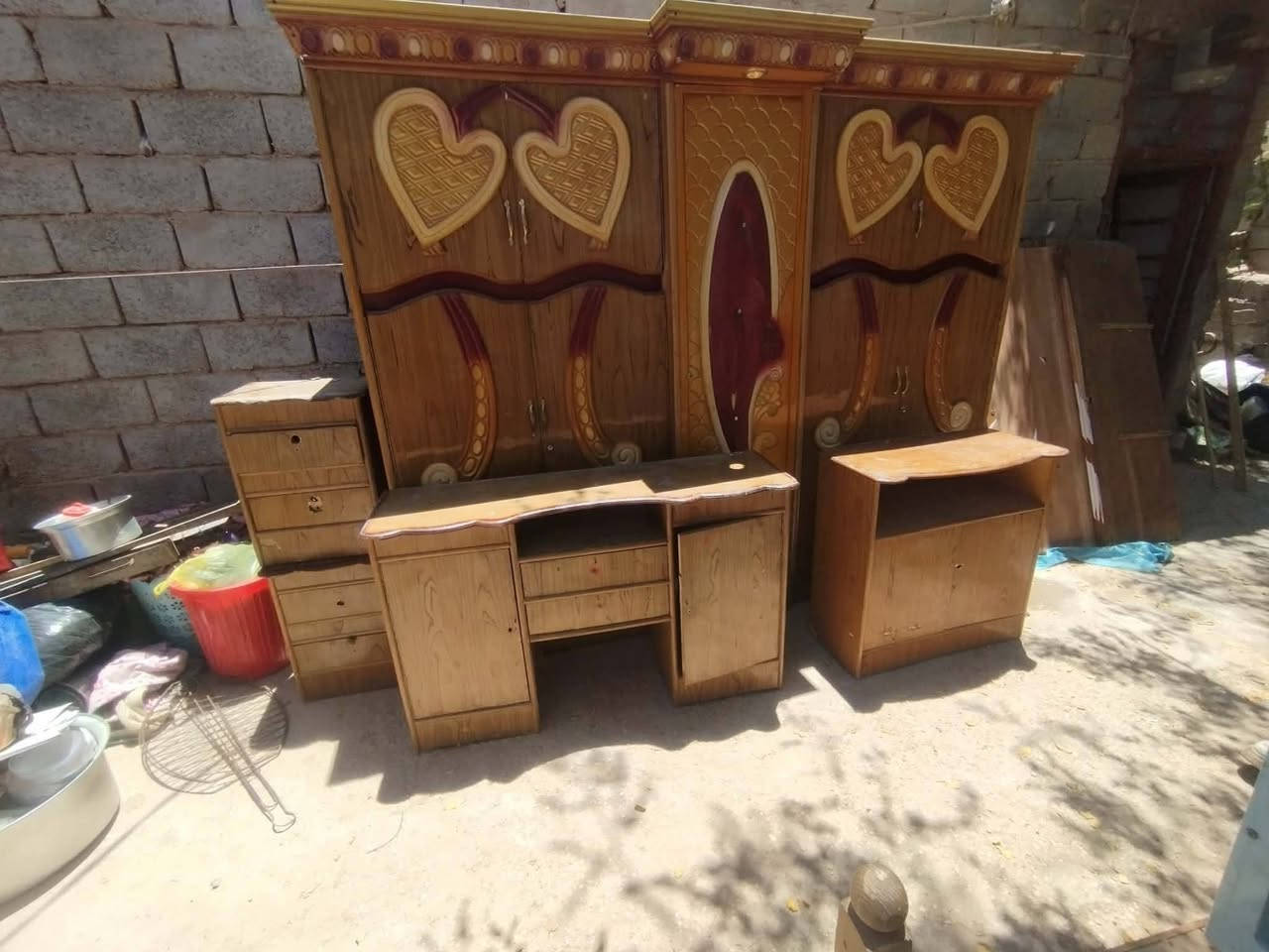 السلام عليكم 
غرفة اخشاب للبيع
سعر 300 وبيها مجال
مكاني كربلاء الطاقه 
***********
