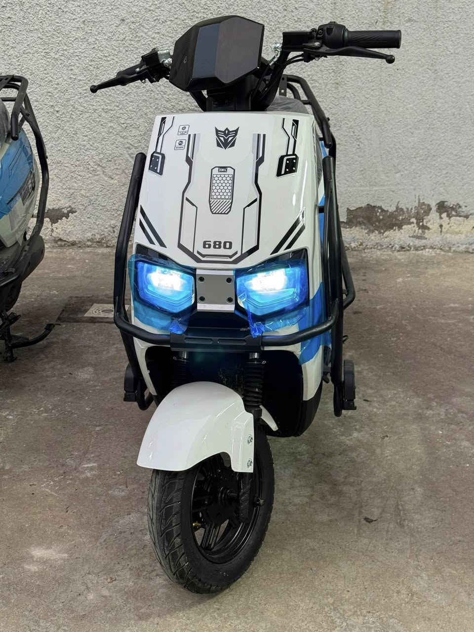 السلام عليكم باقي أخر ٨ دراجات من الحاوية سعر بلاش بسعر الكلفة اذا كلهن شلع السعر ٦٥٠ واذا مفرد وحدة او ثنين السعر ٦٧٥ الدراجة مزودة بدرع داير مايدور وجادر اصلي وخوذة ودواسة 
للاستفسار ***********
