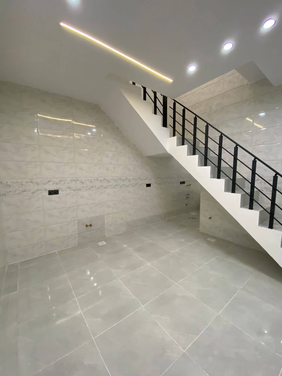 دارين طابو صرف طابقين 🔰موقع مميز على حديقة. بناء كامل  مواصفات المساحة 100م  الواجهة 5 ×20

الطابق الأول كراج استقبال مطبخ حار وبارد غرفة نوم صحيات داخلية وخارجية///الطابق الثاني غرفة نوم صحيات هول 

الموقع /حي العسكري قرب كاتب العدل  
السعر 120مليون مع المجال  كل دار 
 ***********
*********** كركوك, العراق
