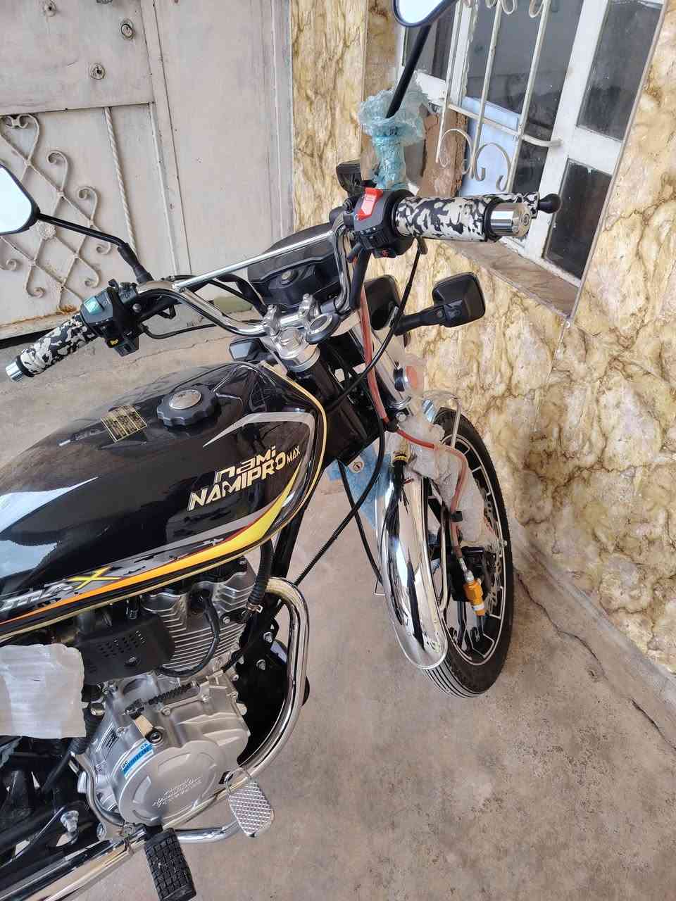 سلام عليكم موطور للبيع موديل 25تحديث 26محرك 200 وزن ثقيل سويجات ثلاثة ريمونت وكارت تشغيل السعر 800 مكاني حويجة داخل الاتصال ***********
