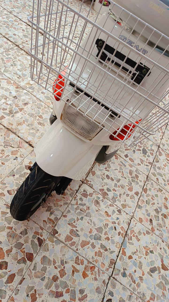 السلام عليكم بيكم سلف هندر شلعه معدل كهربائيات دراجه ممفتوحه كابريتر اصلي كفر اصلي بلاد كيلو متر عداد بانزين كلهه شغاله نضافه فول اوراق كامله محرك اخرس شرط مكاني بغداد الحبيبيه قرب مطعم وليد ابو الكص سعر ٥٥٠ ))))) ***********
