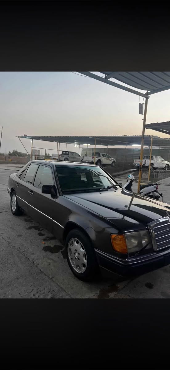 مارسدس 1990 مصبوغه عام جماليه
🚗 للبيع سيارة نظيفة جداً
الموديل: 1990

✔️ محرك بطة جديد شرط
✔️ شاصي شرط
✔️ مكيف ثلج
✔️ لا تحتاج أي صرف
رقم وسنوية جديدة 
السعر: 66 قابل للتفاوض للجادين فقط
📞 للتواصل:

‭0774 804 8704‬
