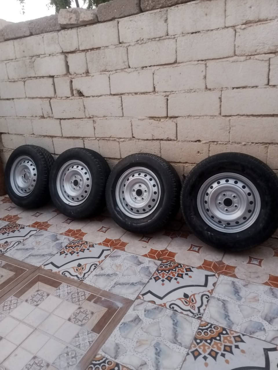 للبيع وياله جديدات مالت فلاونزه مكان ناصريه غراف الشراي يتصل ***********.
