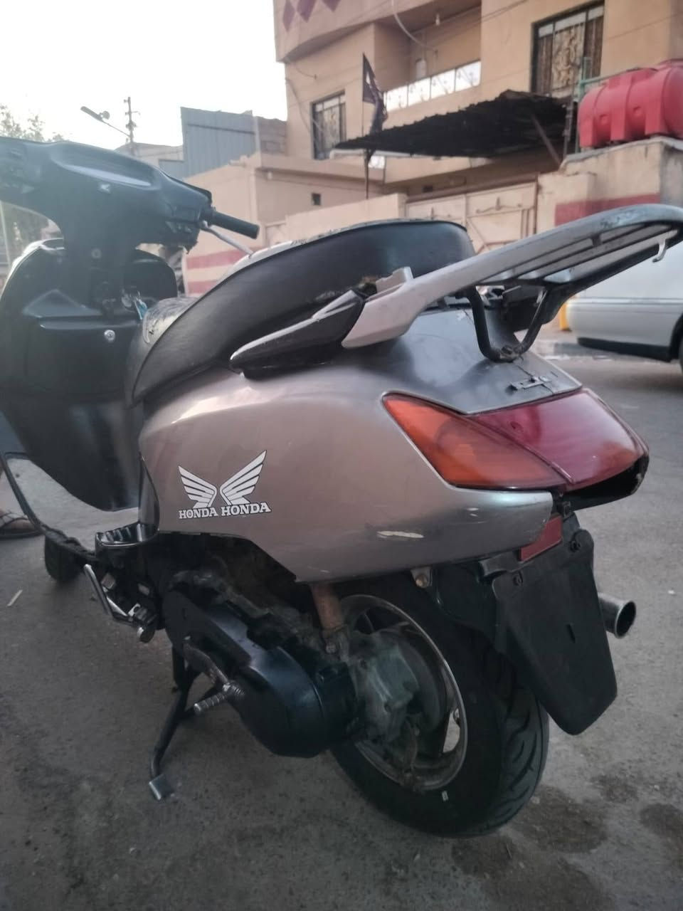 السلام عليكم داراجه سبيسي هونداي كهربائيات كله شغاله
مكينه تخبل سعر ٤٥٠ وبيها مجال 
مكان بل قبله بحي الشهداء الرقم ***********
