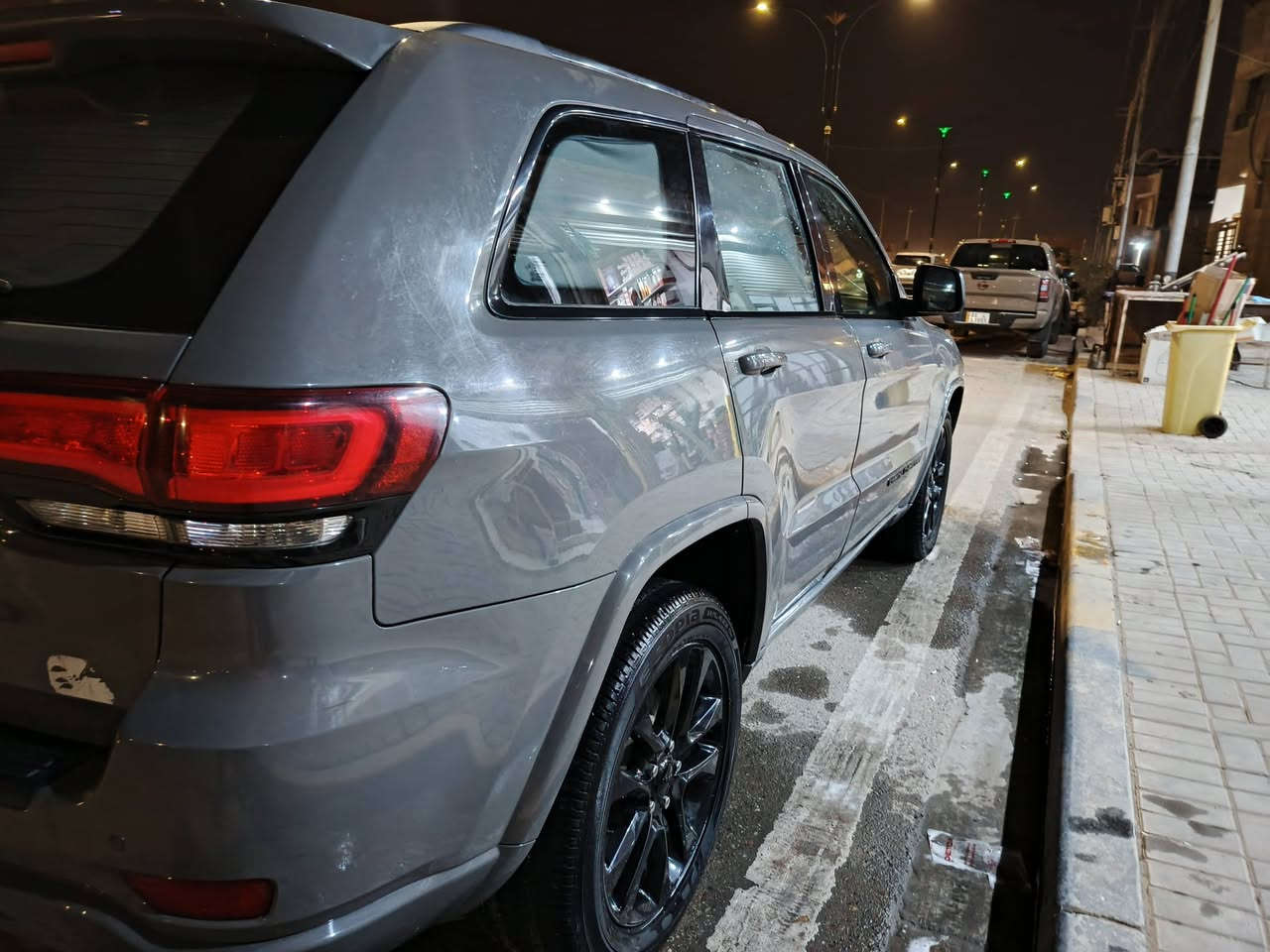 السلام عليكم جيب جراند شيروكي لون سنتي مديل 2021 وارد أمريكي سياره جاهزا من كلشي حادثه ماعده جاملغ الأيسر  والباب والبنيد بيه صبغ قليل تحويل ثاني يوم رقم بغداد مكاني بصره رقم  ***********
