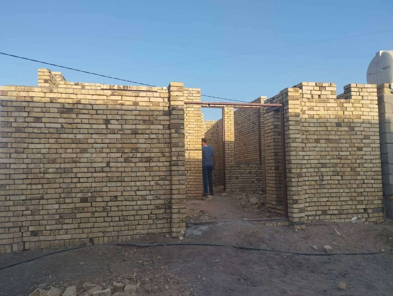 السلام عليكم عندي هيكل طابوك السبل الثانيه  بشارع ابو شكريه المساحه 140 ركن السعر 25 بي مجال شراي تصل 
***********
