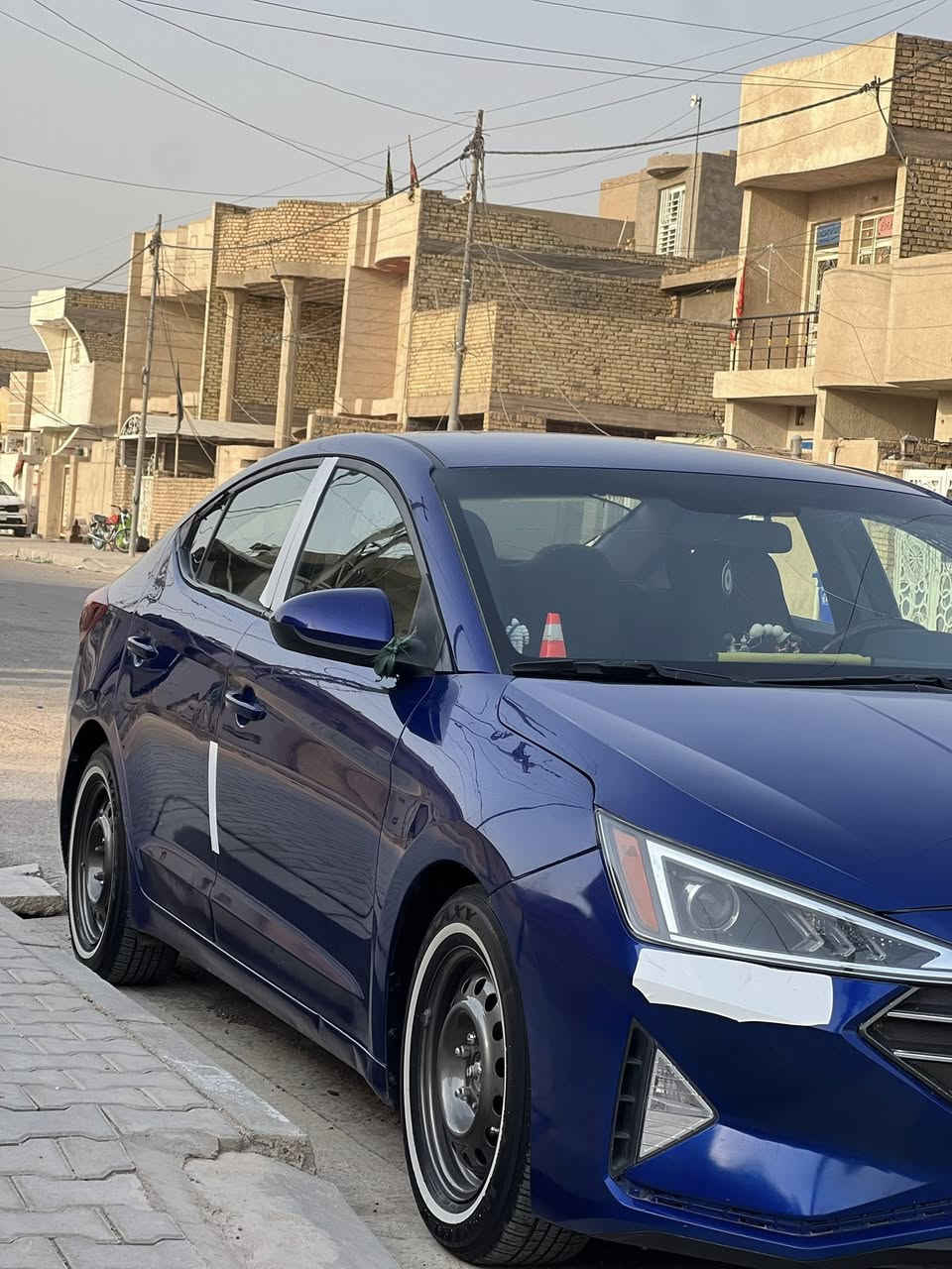 السلام عليكم 
للبيع أو مراوس مديل حديث
النترا وارد موديل ٢٠١٩ مكينة ٢٠٠٠كير at خير من الله تبريد منظومة جديدة تخم تاير ارضيات جلد ٣ انظمات قيادة شاشة تدعم بلي كارد السياره (حزام ) حادثه جاملغ الايمن وبيه بين البابين بارد  السعر ١٠٧وبيه مجال قليل
رقم واسط مكان السياره كوت ***********
