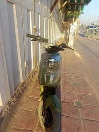 شباب بايسكل. R10 للبيع كامل مكمل مع شاحنه و مواصفات Rرجوع إلى الخلف هو...