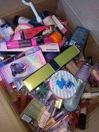 مكياج • ٢٢٥ قطعة • ماركات