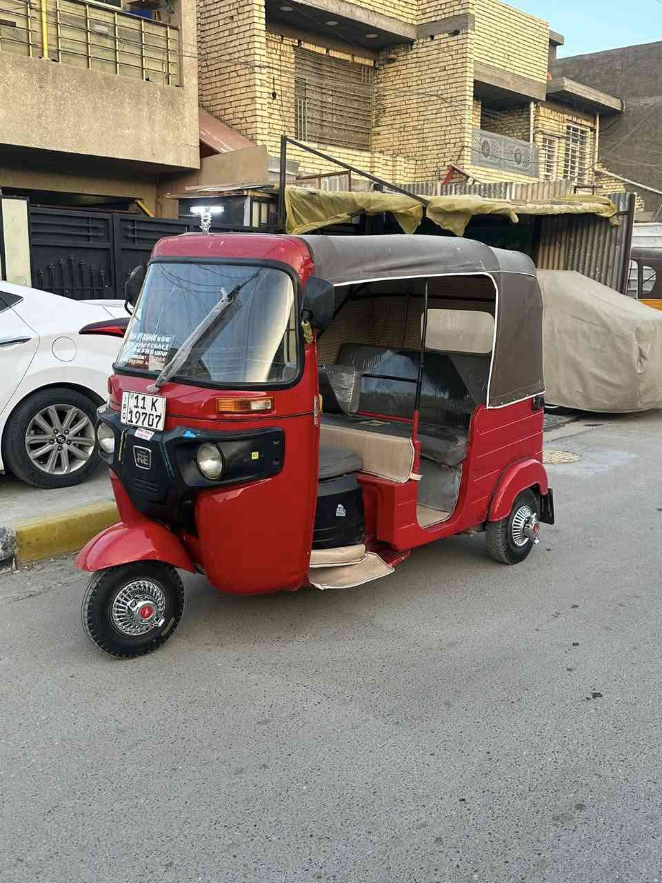 السلام عليكم تكتك للبيع مديل 18 شهر 9 مرقم نكليزي باسمي ثاني يوم تحويل مكينه كير تراي لك كلش نضيفه تخم تاير جديد تخم كبات سفريات دوشمه مسجل لاتيات زنون السعر 4 و 900 وبيها مجال الشراي يتصل ويدلل مكاني بغداد البياع ***********
