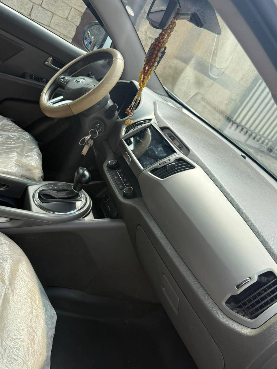 السلام عليكم  
للبيع سبورتج ٢٠١٣ مكفوله  مكينيه وكير  شركه باسمي  رقم سليمانيه مكان السياره بعقوبه  للاتصال ***********
