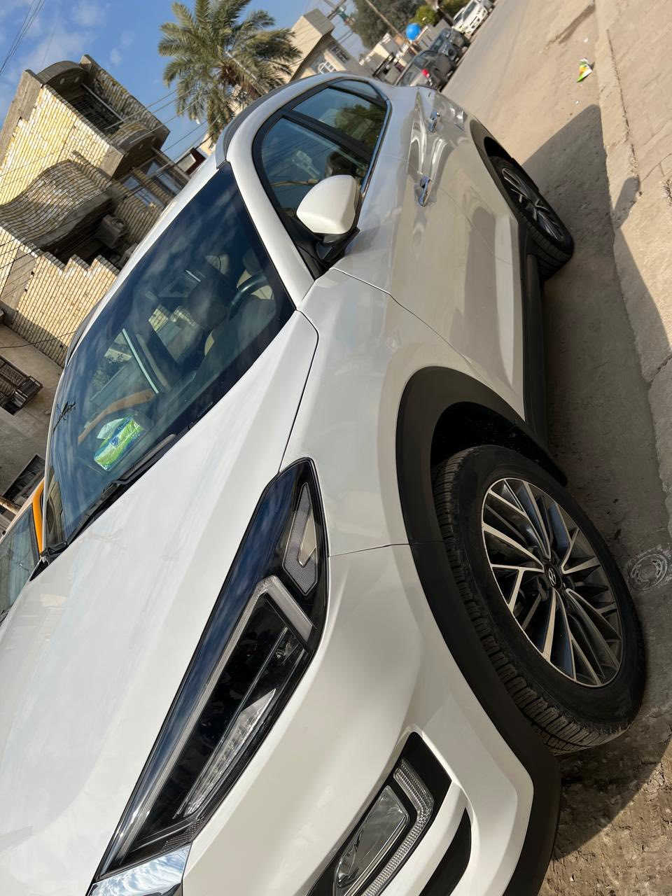 السلام عليكم ( من رخصه اخويه الادمن ) 
توسان للبيع مستعجل
رقم بغداد باسمي 
خليجي 2020
بصمه تشغيل
خمس عدسات 
اريل ماوس ( نفكيشن )
الابواب بصمه
كامره خلفيه 
حساس امامي خلفي 
شاشه اصليه 
سايد بريك رجل 
سبير منازل 
كير ثلاث انضمه قياده
محرك 2000
ماشيه 139.750حقيقي
شركة الكاصد

العنوان  - بغداد 
للاستفسار اكثر
***********
***********
