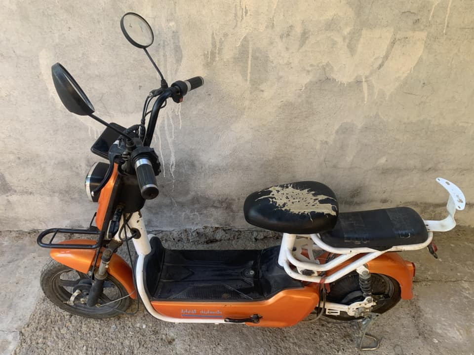 سلام عليكم  دراجه شحن للبيع شغاله كلها بطاريات نص عمر مستعجل على بيعتها سعر 75بيها مجال مكاني ديالى الخالص ***********
