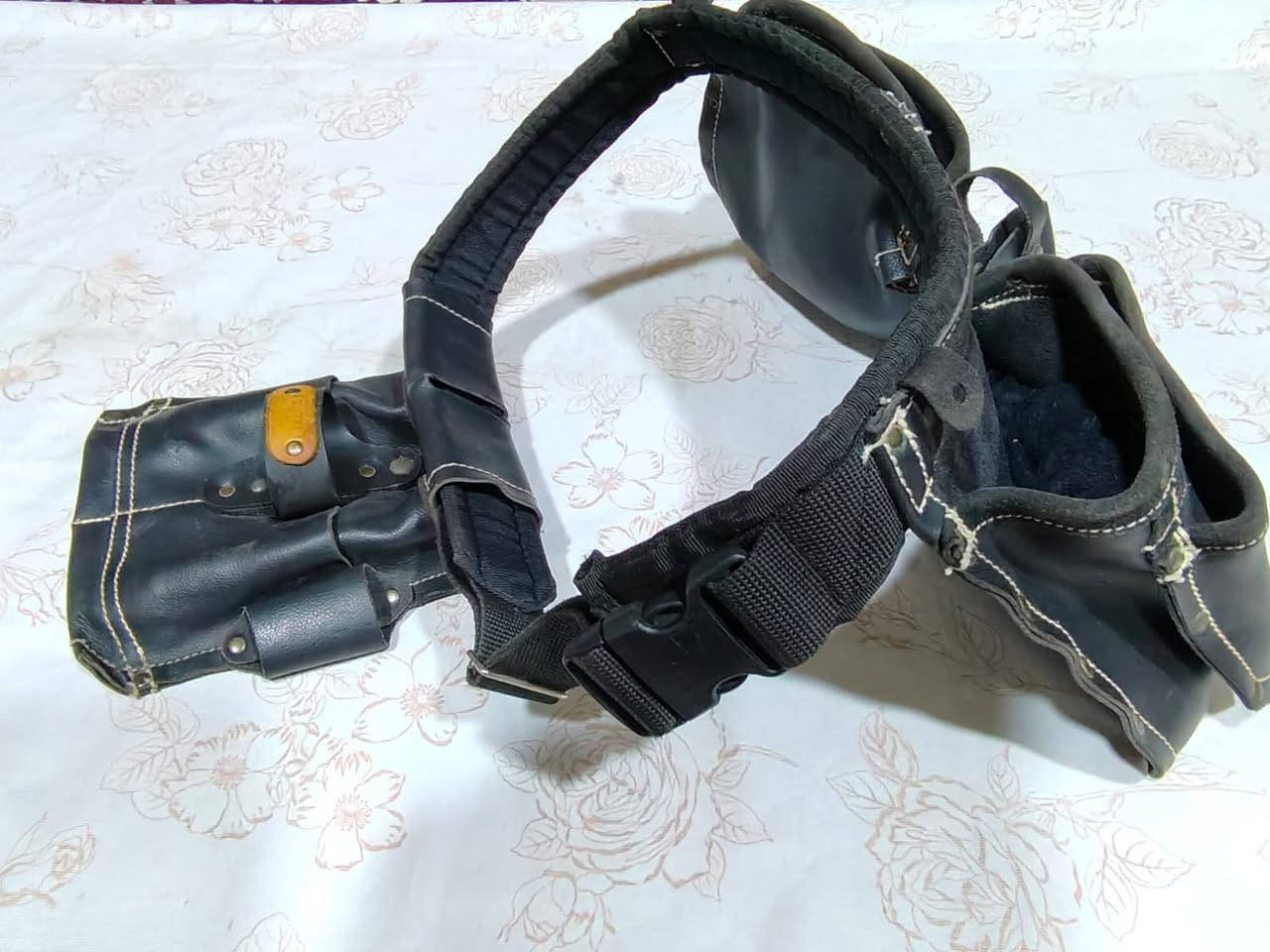 للبيع – حزام عدة جلد احترافي /امريكي  رقم الواتساب ***********
