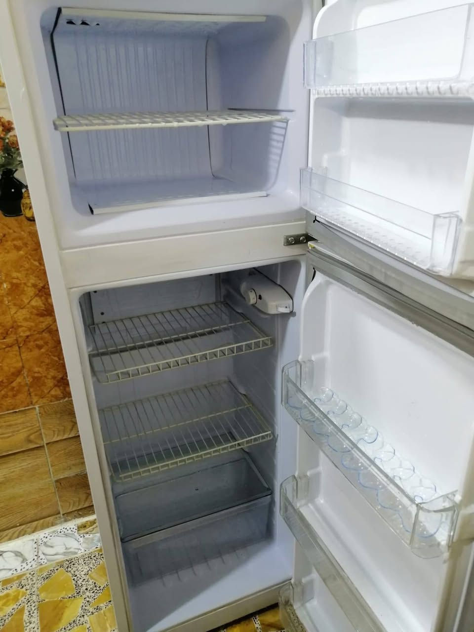 سلام عليكم ثلاجه وغسالة نضيفات جدا مكاني بغداد جميله شارع العلوه ***********
