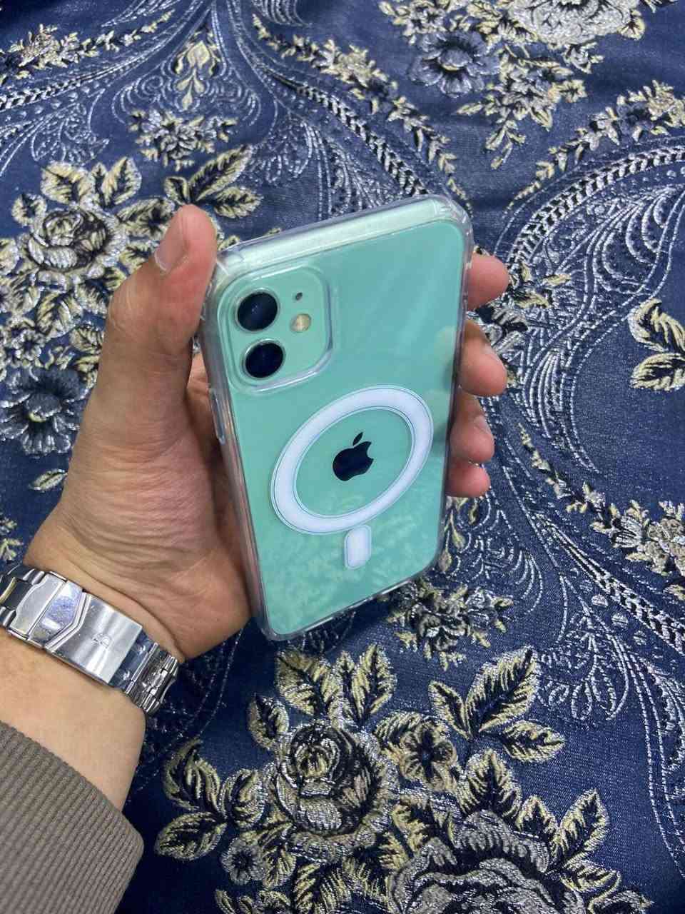 ايفون 11العادي
ذاكرة 128البطارية 80
الجهاز امبدل اشاشة فقط الفيس ايدي واقف 
العلوان بغداد الشعب حي اور مقابل جامع عمار بن ياسر 
السعر 220وابي مجال رقم ***********
