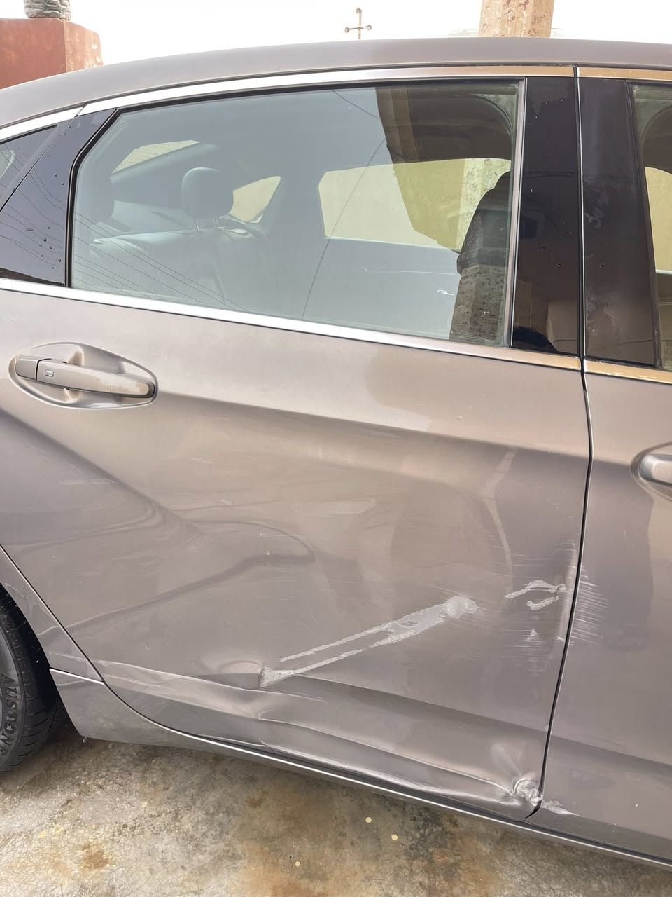 السلام عليكم                                                                     امبالا 2018 سياره مواصفات LT محرك 2500 اربعه سلندر بي صرف وبخار گير بدلته اني جديد شرط 
تبريد تدفئه كله شغال ضررها صفحة بدون دواخل ولا شواصي وبيها يمي طخه بالباب الوره سكن موضح بالصور رقمها واسط ب اسمي هسه احلى من هاي الصور لان صور قديمه 
مكان سياره كركوك
للاستفسار عن سعر الاتصال وبيك خير وادلل  ***********
