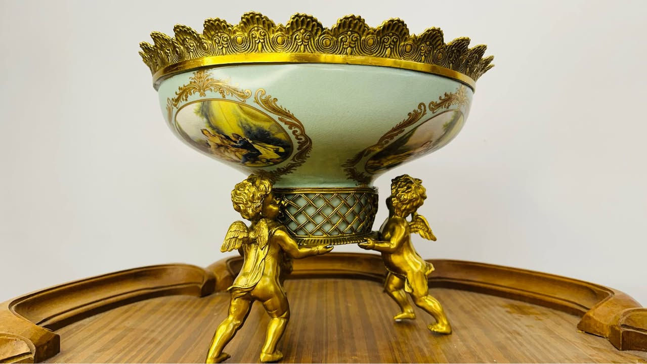 شندنيره او بورتكارت سيفر بي البرونز فرنسي قديم 
الارتفاع ٣٠سم والعمق ٤٠سم 
الارتفاع الطفل. ١٨سم 
البورتكارت او الشندنيره ٣ميناتير من الجوانب  وميناتير كبير فيه الوسط 
الذهب البندقي البارز عل الأصبع
فرنسي روكوكو  استايل روكوكو 
اللون الأخضر البستاج النادر  
الرسم هاند ميد 
فيها ٣اطفال. تفاصيلهم من العضلات والجناح  والوقفه فوق الرائعه 
البرونز بتاعهم ماسيف محمل جدا وثقيله جدا 
ممضي ومختومه بس الختم الأحمر 
الاتصال 
01126692488
وفيه توصيل لي مكان الشاري القاهرة, مصر


**إذا كنت صاحب هذا الإعلان وتريد حذفه لأي سبب، رجاءا أرسل رسالة إلى الدعم الفني**