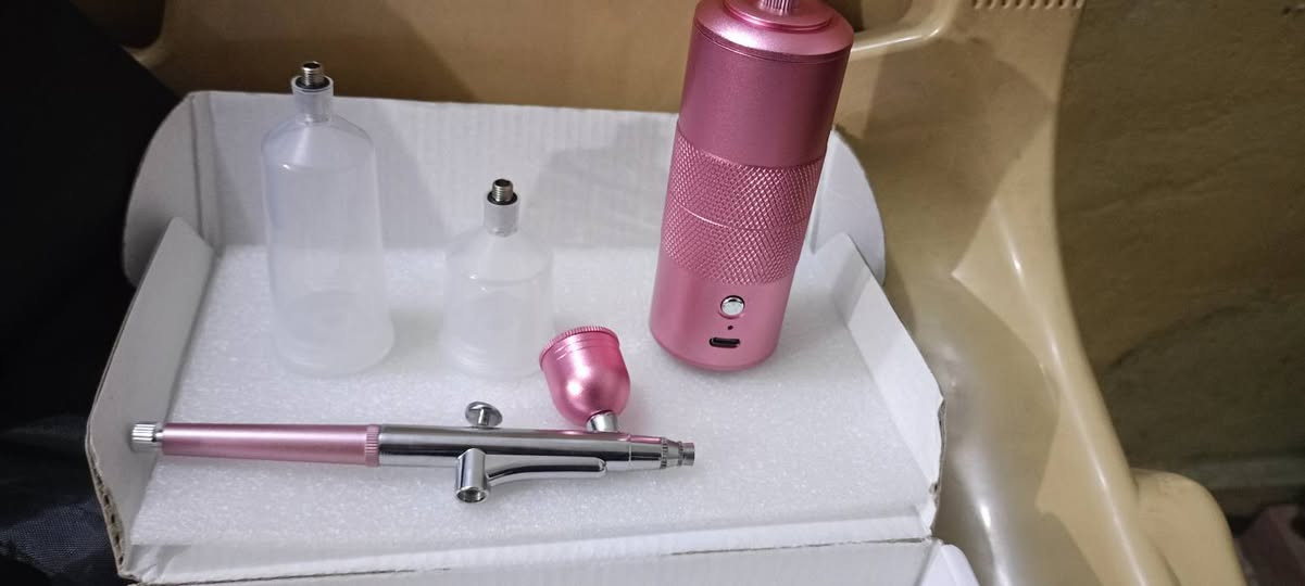 مسدس صبغ تكحيل جديد غير مستخدم صبغ شحن ماطور هوه   تكحيل  سيارات وغيرها وياه غراض كامله  سعر 35  مكان حي  عامل بغداد  توصيل ماكو عندي
 مكان حي عامل بغداد ***********  واتساب
***********
