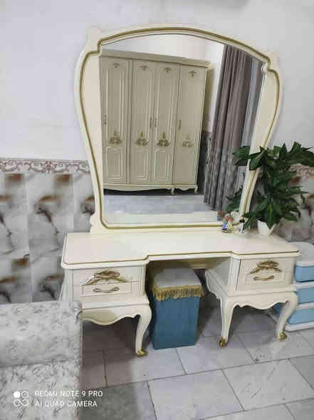 السلام عليكم. غرفه سته ابواب مستخدمه شي قليل 
نضيفه كلش بعدي جديده 
تزكام نجاره عراقيه والصبغ حراري مال سيارات 
 للتواصل اكثر مراسله واتساب ***********
هو ع الصفحه
