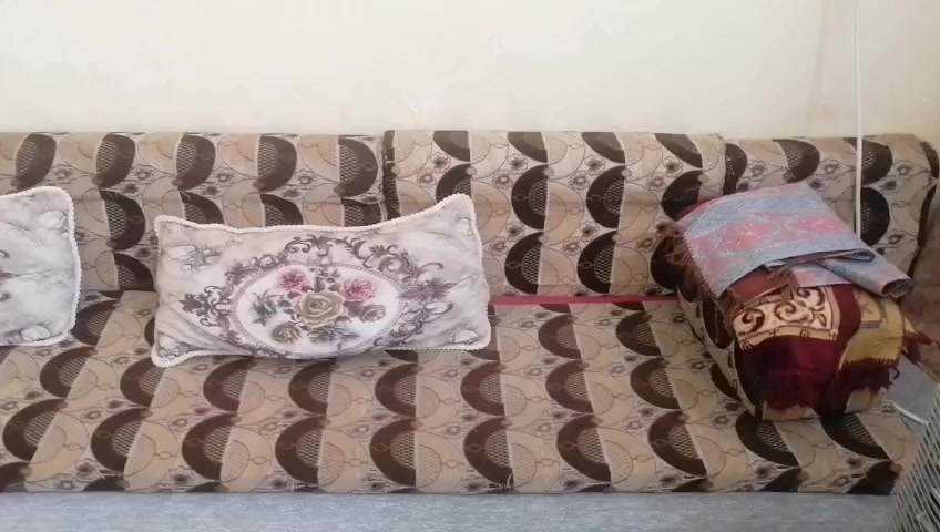 سلام عليكم ديوان+تخم ثنين كبار وثنين زغار اربع قطع للبيع/ المكان ميسان العمارة/وهاذا رقم راعيهن***********/ التواصل واتساب لو اتصال/والي عدة تخم مراوس هم عادي
