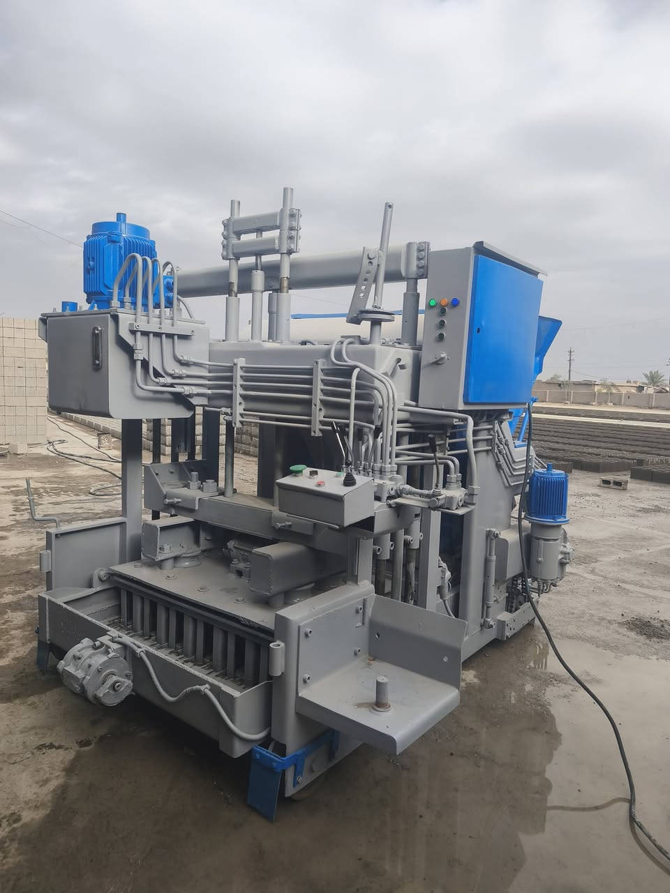 للبيع كابسة صناعة كركوك حداد حدباء معا قالب 20 موديل 2011 سعر 65$ ***********
