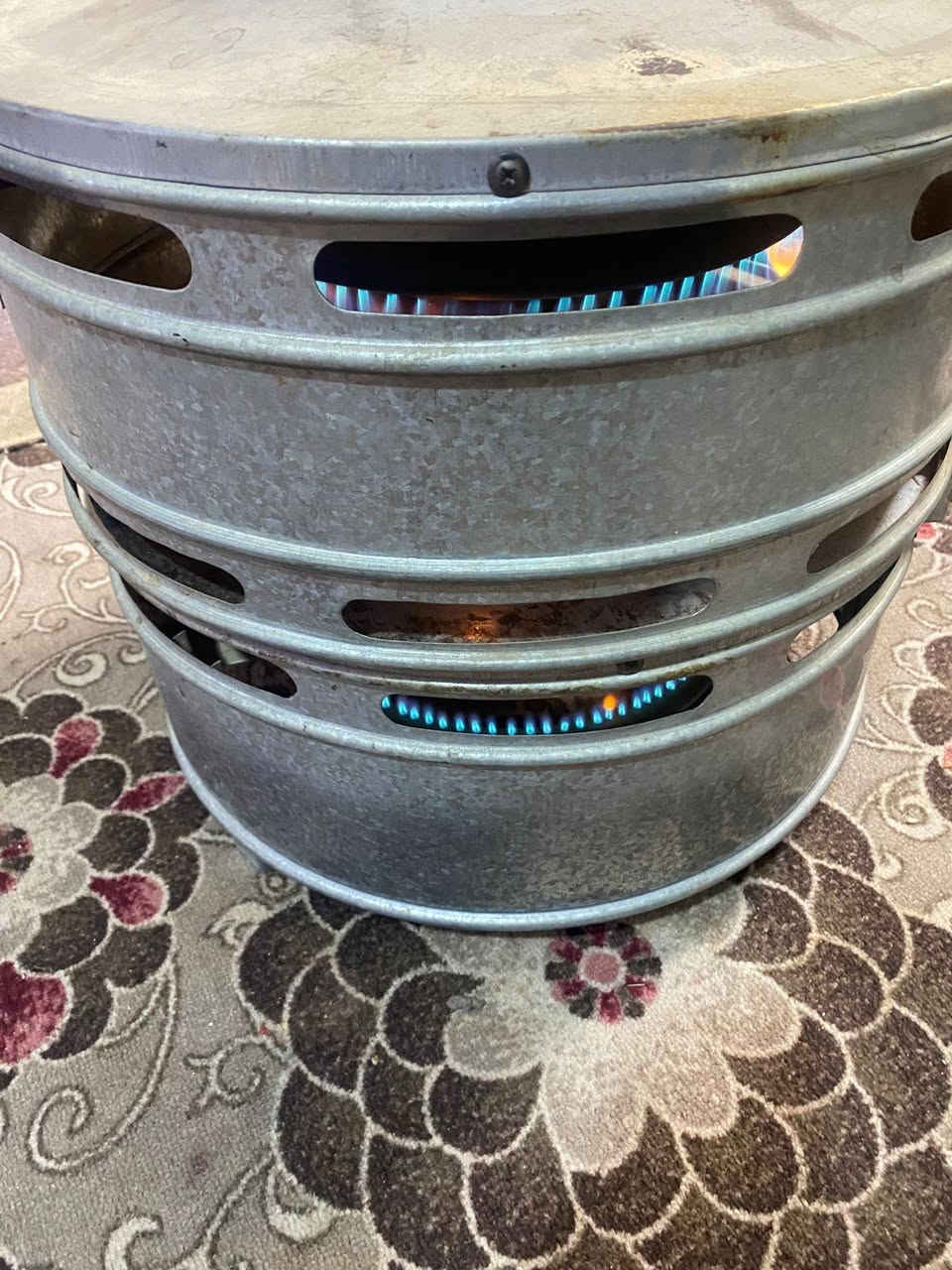 طباخ غازي مستعمل قليل دبل عين أعلى واسفل
النار مالته حلوه و زركة وخير من الله مثل ماكاعد تشوف بالصورة للتواصل *********** 
او راسلني خاص
