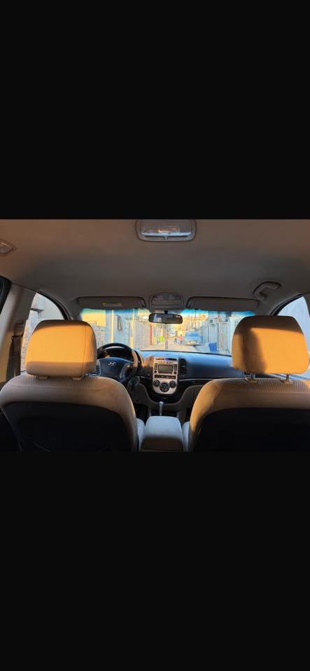 السلام عليكم سيارة سنتافي مديل 2012 الشركة العامة 
خليجي 
رقم بغداد تحويل ثاني يوم 
محرك 6 سلندر
المواصفات
مكينه 350 
7 راكب
3قطع تبريد
تحكم ستيرن 
داخل بيجي 
دشبول اسود مطعم بصاج 
مري شفط 
أشاير مري
صدر الامامي جديد 
ماشية 163
 مكان السياره بغداد   
رقم الهاتف : ***********
السعر ١٦٥ ورقة وبيها مجال
