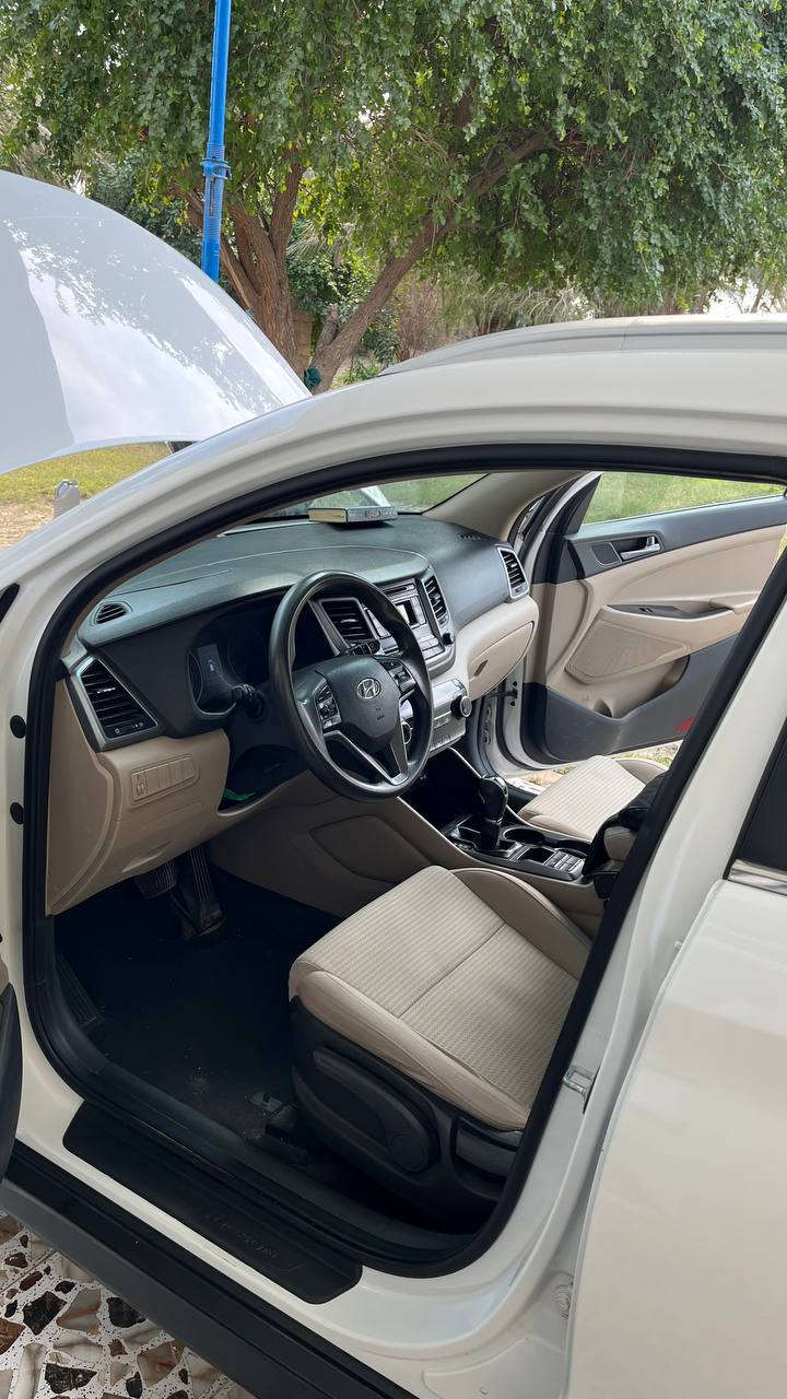 سلام عليكم ورحمة الله وبركاته 
توسان كوري خليجي 2017 
رقم بغداد الجديد بااسمي 
ماشية 128 الف 
السيارة مكفولة من الضربة والصبغ والتبديل والبارد والتكحيل (فقط المحرك مجفت صارله 3 أشهر) 
مكان السيارة واسط 
السعر 178 وبيه مجال 
***********
