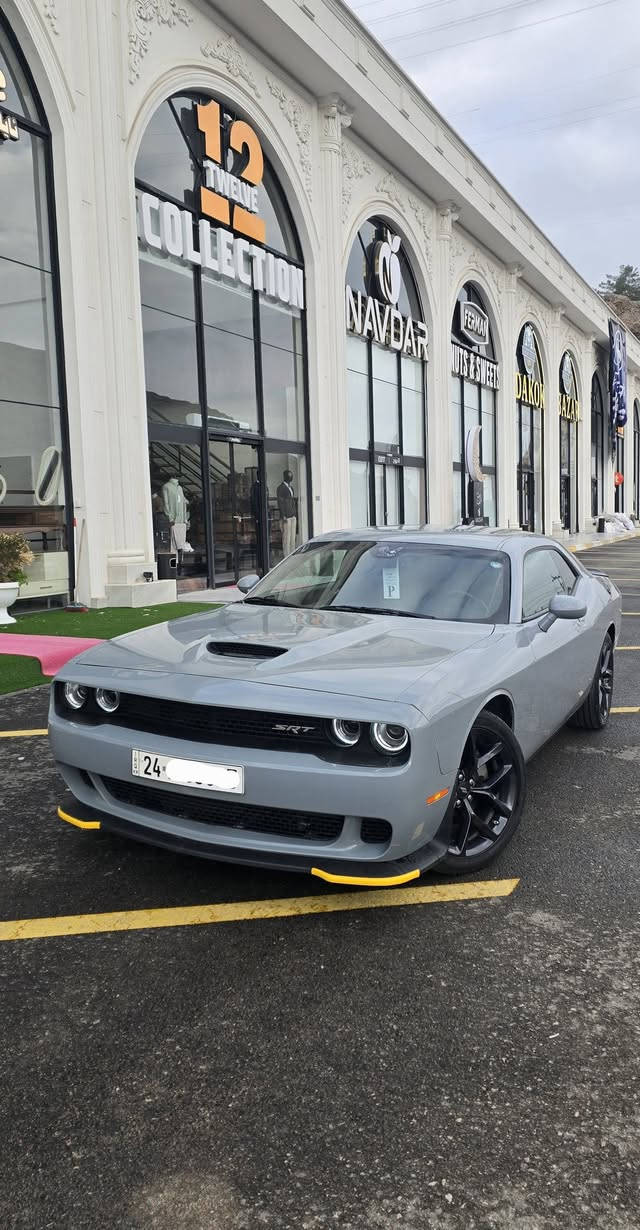 جالنجر 2022 GT PLUS BLACK EDITION 
جي تي بلس بلاك ايدشن 
ماشية 30 الف فقط 
6 سلندر تو ويل 

رادار جانبي ( نقطة عمياء )
سوبر تراك باك 
شفتات
كشنات كنتارا مع تدفئة وتبريد 
دشبول جلد مع تطريز 
ستيرن تدفئة 
كشن وستيرن خزن ميموري 
شاشة كبيرة مع ناڤيكيشن وابل كار بلي 
ستيرن تدفئة 
تشغيل عن بعد 
سستم سماعات ALPINE
سبورت مود 
ويل قياس 20

رقم دهوك بأسمي 
رقم وهزة وسنوية كله جديد 
السيارة بوضع الشركة وبدون نقص نهائياً

بيها 3 قطع بخ 
( بدون شاصي وبدون دواخل )

السعر : 190 وبيها مجال 
مكان السيارة دهوك 
***********
***********
اتصال أو واتساب
