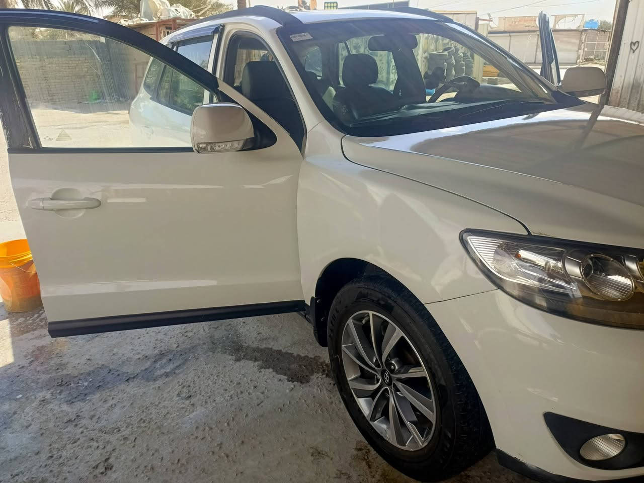 السلام عليكم سنتافي 2008 مكينه 2700 وارد أمريكي خمسه راكب محدث 12 صبغ عام للجمالية الحادث باب السايق السعر 10000 وبي مجال***********
