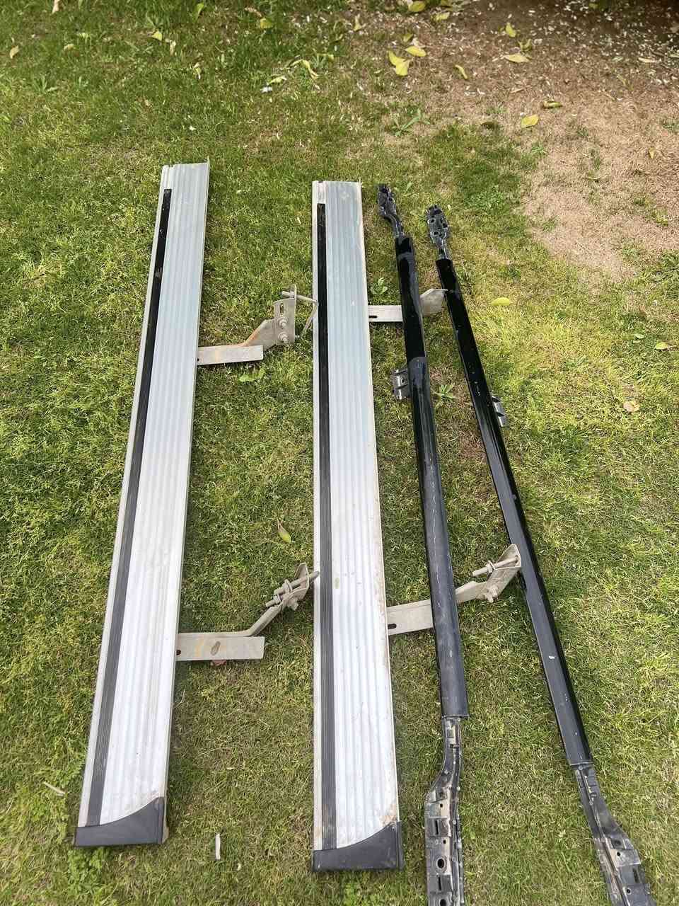 سلام عليكم اخوان عندي دوسات مال ابرادو اوطوك اعتقد يرهمن على كل السيارت العاليه العنوان تاجي والله ماعرف اسعارهن هاتف بي واتساب ***********
