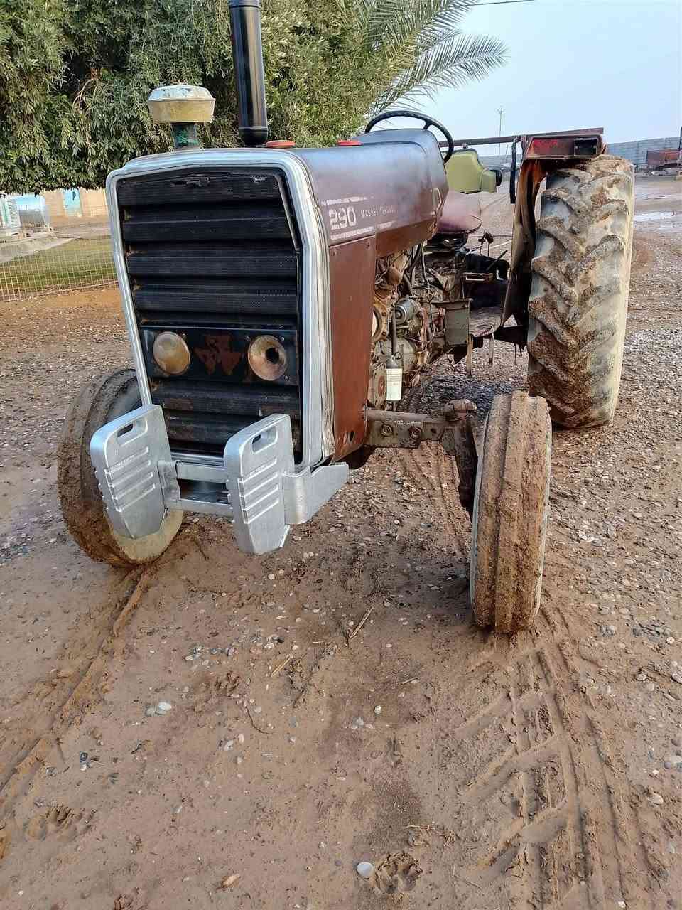 تركتر فوركسن انكليزي  للبيع شرط الشغل سنويه ورقم  المكان كركوك ناحيه الرياض الرقم ***********
